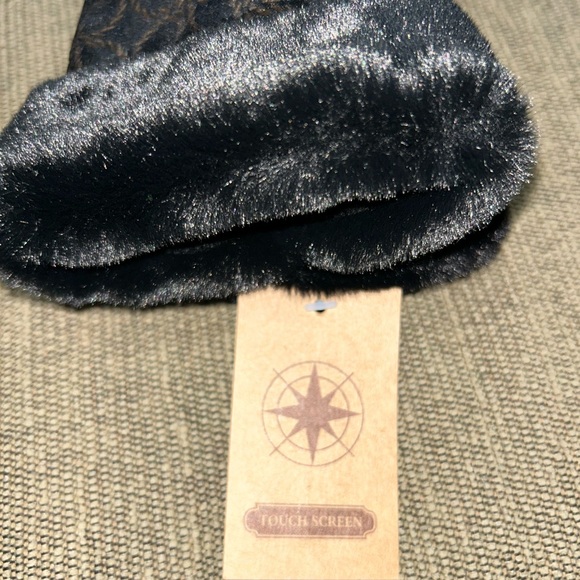 Women’s Touch Screen Driving Gloves - Picture 2 of 3